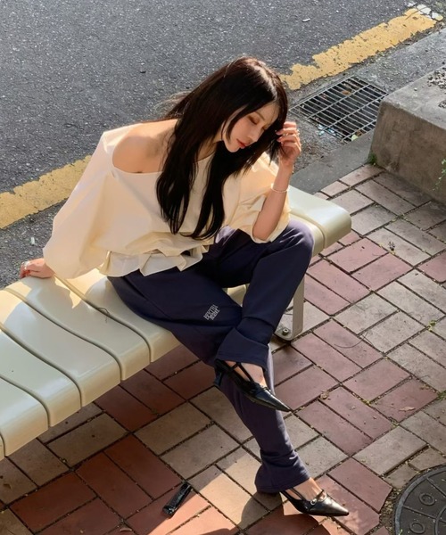 FAVORITO（ファヴォリート）の「オフショルダーシャツ（シャツ/ブラウス・レディース・ベージュ/ホワイト/ブルー・F）」の14枚目の写真