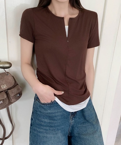 mielu(ミエル)の「フロントジップVネックカットソー(Tシャツ/カットソー・レディース・ブラック/ブラウン/グレー・LARGE/MEDIUM)」の3枚目の写真