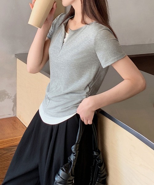 mielu(ミエル)の「フロントジップVネックカットソー(Tシャツ/カットソー・レディース・ブラック/ブラウン/グレー・LARGE/MEDIUM)」の8枚目の写真