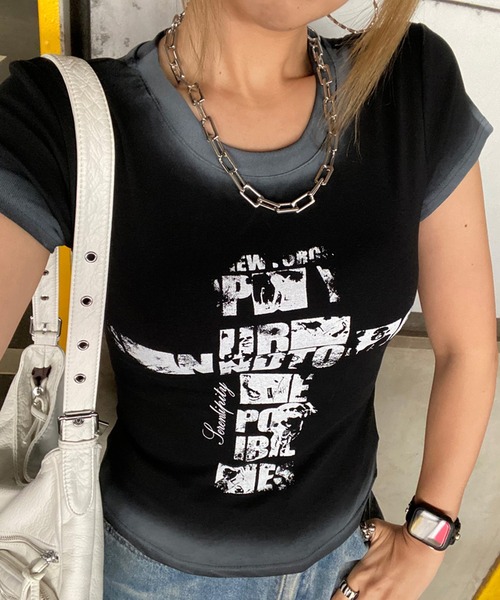 non-hedge(ノンヘッジ)の「クロス風カスレロゴTシャツ(Tシャツ/カットソー・レディース・ブラック/オフホワイト/グレー/ネイビー/レッド・FREE)」の1枚目の写真