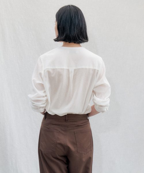 STEP AROUND（ステップアラウンド）の「Soft Pintuck V-Neck Blouse_IVORY（シャツ/ブラウス・レディース・その他・FREE）」の2枚目の写真