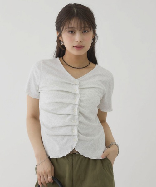 archives(アルシーヴ)の「ハーフスリーブフロントタックカットTOPS(Tシャツ/カットソー・レディース・オートミール/レッド/ブラック/Cream・MEDIUM)」の3枚目の写真