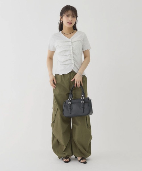 archives(アルシーヴ)の「ハーフスリーブフロントタックカットTOPS(Tシャツ/カットソー・レディース・オートミール/レッド/ブラック/Cream・MEDIUM)」の22枚目の写真