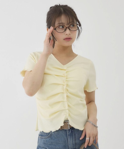 archives(アルシーヴ)の「【人気デザインが夏仕様で登場】ハーフスリーブフロントタックカットTOPS(Tシャツ/カットソー・レディース・オートミール/レッド/ブラック/Cream・MEDIUM)」の5枚目の写真