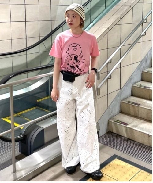 WHIMSIC(ウィムジック)の「【UNISEX/2サイズ展開】PEANUTS PRINT T-SHIRT(Tシャツ/カットソー・メンズ・ブラウン/ピンク/ホワイト/グレー/イエロー・1/2)」の7枚目の写真