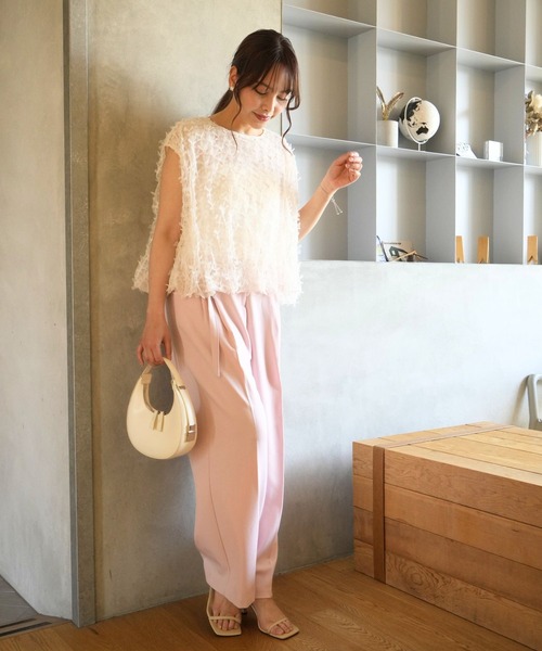 Ehre style(エーレスタイル)の「夏に活躍!大人のノースリシアートップス(キャミソール・レディース・ブラック/アイボリー・FREE)」の16枚目の写真