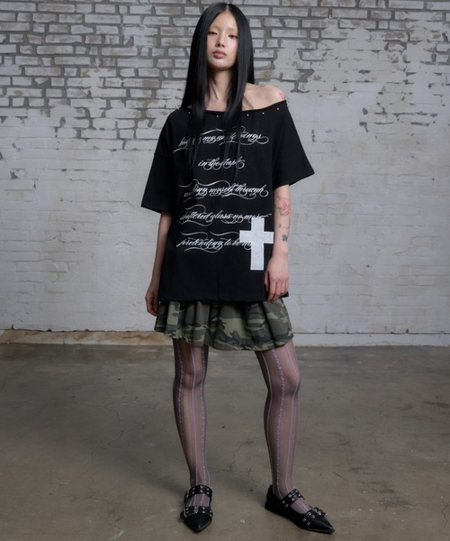 NIIER NOR(ニアノア)の「A'GEM/9 × .kom 『NIIER NOR/ニーアノア』 LETTERING OFF SHOULDER TEE/レタリングオフショルダー Tシャツ(Tシャツ/カットソー・レディース・ホワイト/ブラック・FREE)」の15枚目の写真