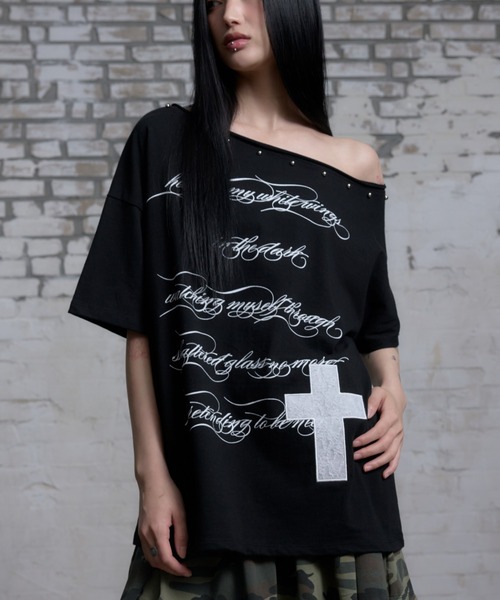 NIIER NOR(ニアノア)の「A'GEM/9 × .kom 『NIIER NOR/ニーアノア』 LETTERING OFF SHOULDER TEE/レタリングオフショルダー Tシャツ(Tシャツ/カットソー・レディース・ホワイト/ブラック・FREE)」の12枚目の写真