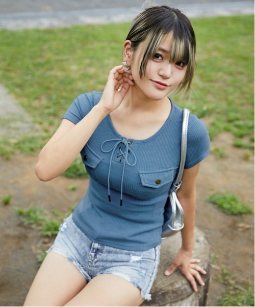 GORGE(ゴージ)の「《フロントレースアップ×リブトップス》カットソー/フェミニン×Y2K/春夏/全3色(Tシャツ/カットソー・レディース・オフホワイト/ブルー/ブラック・F)」の4枚目の写真