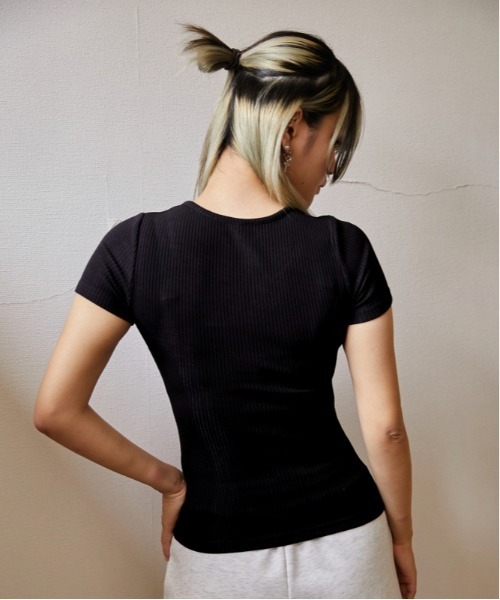 GORGE(ゴージ)の「《フロントレースアップ×リブトップス》カットソー/フェミニン×Y2K/春夏/全3色(Tシャツ/カットソー・レディース・オフホワイト/ブルー/ブラック・F)」の15枚目の写真