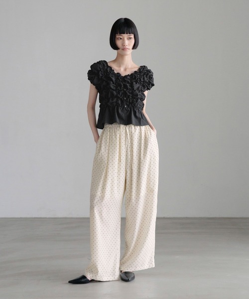LOWRYS FARM（ローリーズファーム）の「シャーリングブラウスフレンチスリーブ　1046442（シャツ/ブラウス・レディース・ベージュ/ブラック/ピンク/ホワイト・FREE）」の5枚目の写真