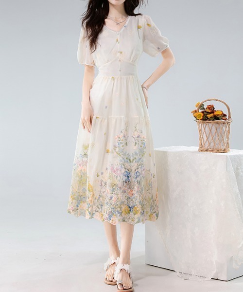LUCPY(ラクピー)の「フラワー刺繍シアーティアードワンピース(ワンピース・レディース・アイボリー・X-LARGE/LARGE/MEDIUM/SMALL)」の2枚目の写真