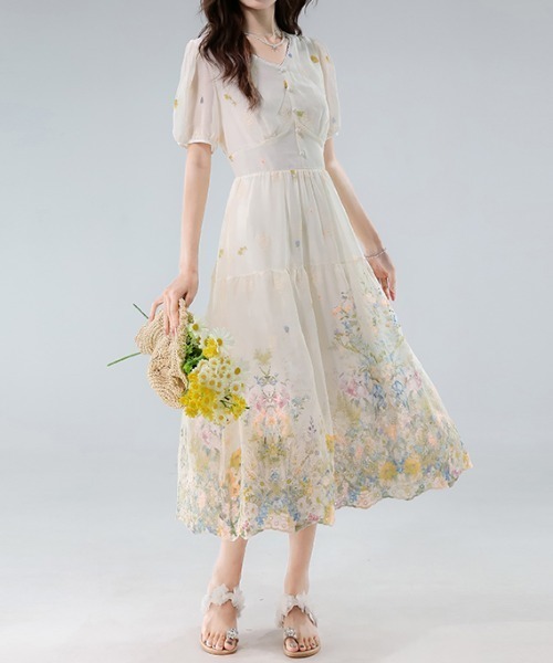 LUCPY(ラクピー)の「フラワー刺繍シアーティアードワンピース(ワンピース・レディース・アイボリー・X-LARGE/LARGE/MEDIUM/SMALL)」の3枚目の写真