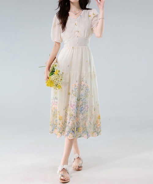 LUCPY(ラクピー)の「フラワー刺繍シアーティアードワンピース(ワンピース・レディース・アイボリー・X-LARGE/LARGE/MEDIUM/SMALL)」の4枚目の写真