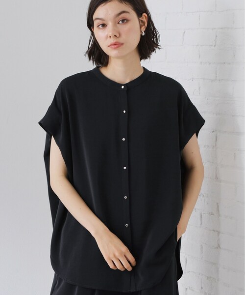 THE SHOP TK （ザ ショップ ティーケー ）の「【ひんやり/遮熱/セットアップ可】やみつきになる とろみバンドカラーブラウス（シャツ/ブラウス・レディース・ネイビー/アイボリー/スミクロ・12/13）」の3枚目の写真