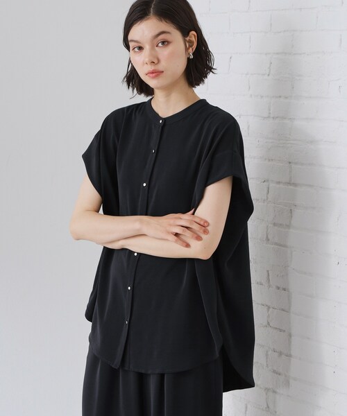 THE SHOP TK （ザ ショップ ティーケー ）の「【ひんやり/遮熱/セットアップ可】やみつきになる とろみバンドカラーブラウス（シャツ/ブラウス・レディース・ネイビー/アイボリー/スミクロ・12/13）」の16枚目の写真