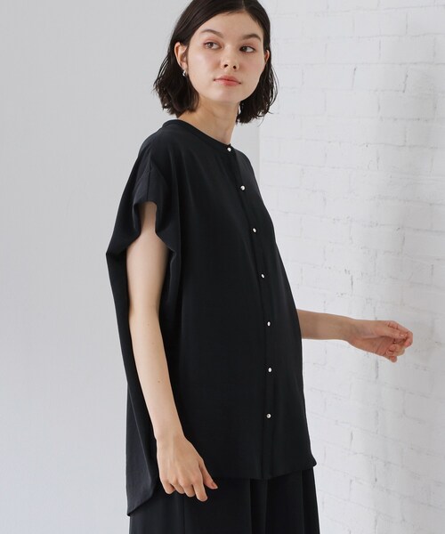 THE SHOP TK （ザ ショップ ティーケー ）の「【ひんやり/遮熱/セットアップ可】やみつきになる とろみバンドカラーブラウス（シャツ/ブラウス・レディース・ネイビー/アイボリー/スミクロ・12/13）」の17枚目の写真