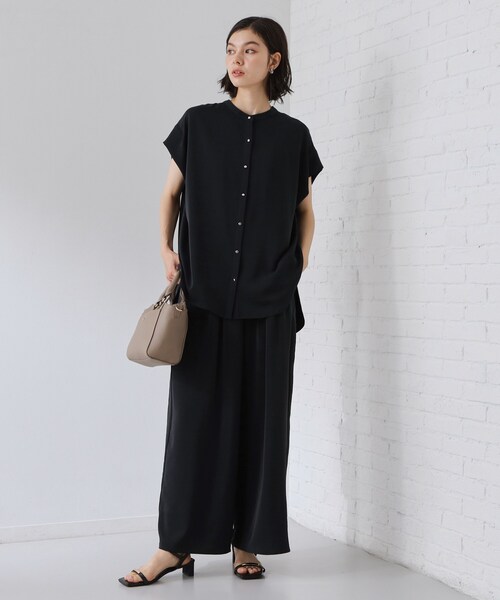 THE SHOP TK （ザ ショップ ティーケー ）の「【ひんやり/遮熱/セットアップ可】やみつきになる とろみバンドカラーブラウス（シャツ/ブラウス・レディース・ネイビー/アイボリー/スミクロ・12/13）」の18枚目の写真