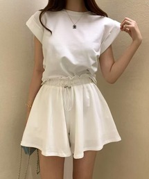 バックオープンドロストトップス × フレアショートパンツ セットアップ