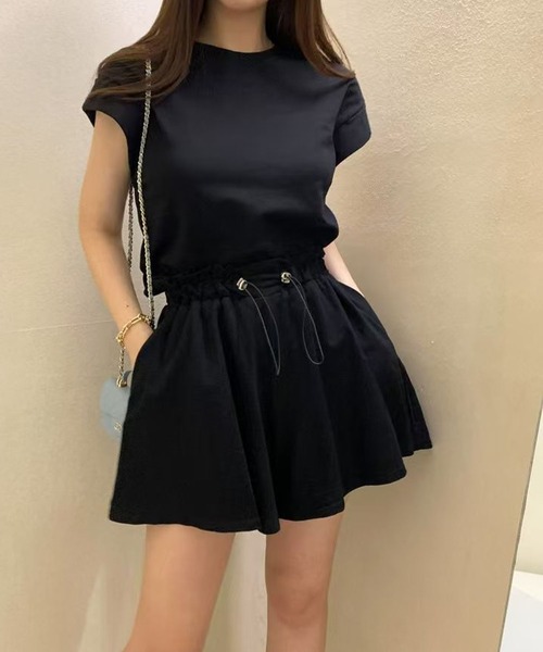 meJane(ミージェーン)の「バックオープンドロストトップス × フレアショートパンツ セットアップ(セットアップ・レディース・ホワイト/ブラック・FREE)」の11枚目の写真