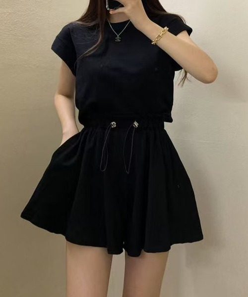 meJane(ミージェーン)の「バックオープンドロストトップス × フレアショートパンツ セットアップ(セットアップ・レディース・ホワイト/ブラック・FREE)」の12枚目の写真