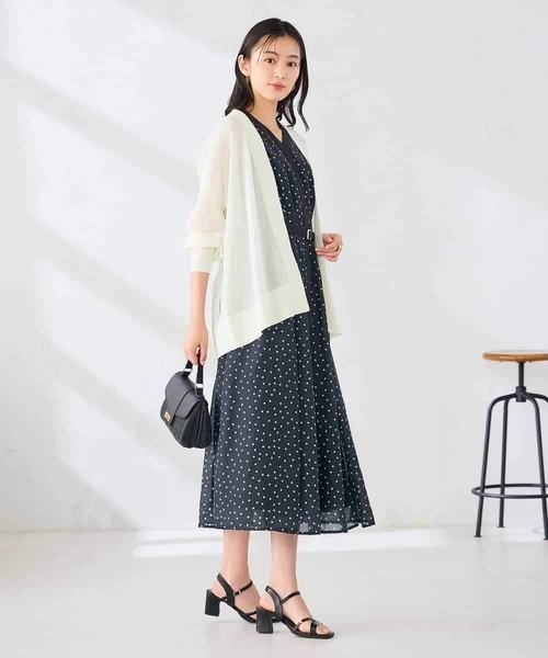 a.v.v(アーヴェヴェ)の「【さらさらタッチ】透かし柄トッパーカーディガン(カーディガン/ボレロ・レディース・ホワイト/ブラック・38/40)」の19枚目の写真