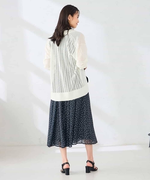 a.v.v(アーヴェヴェ)の「【さらさらタッチ】透かし柄トッパーカーディガン(カーディガン/ボレロ・レディース・ホワイト/ブラック・38/40)」の20枚目の写真