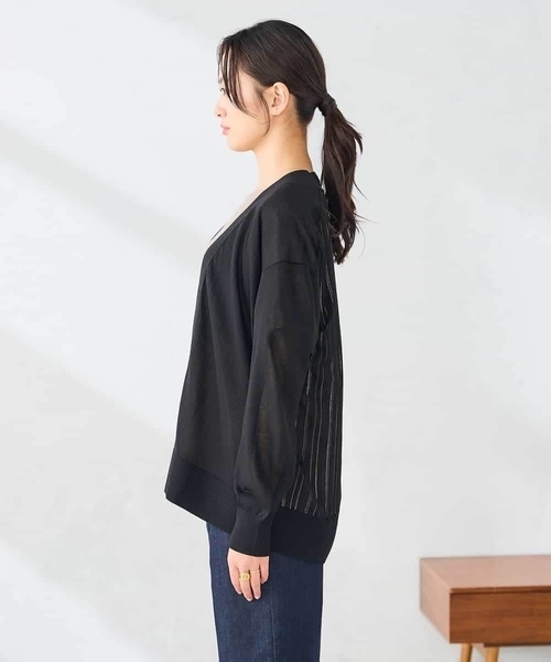 a.v.v(アーヴェヴェ)の「【さらさらタッチ】透かし柄トッパーカーディガン(カーディガン/ボレロ・レディース・ホワイト/ブラック・38/40)」の8枚目の写真