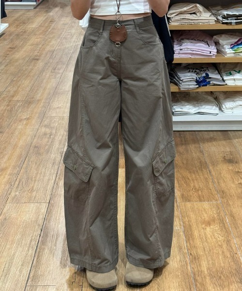 REBALANCE(リバランス)の「ドレープカーゴパンツ(カーゴパンツ・レディース・B/A・MEDIUM/SMALL/LARGE)」の1枚目の写真