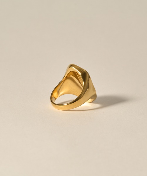 novice（ノーヴィス）の「【novice】Shell Signet Ring［Stainless］（リング・レディース・シルバー/ゴールド・11/16）」の5枚目の写真