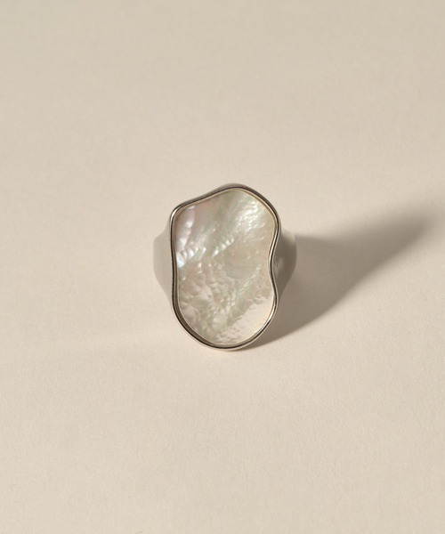 novice（ノーヴィス）の「【novice】Shell Signet Ring［Stainless］（リング・レディース・シルバー/ゴールド・11/16）」の6枚目の写真