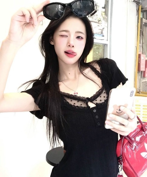 ViViDAY(ビビデー)の「レースinレイヤード風tシャツ(Tシャツ/カットソー・レディース・ブラック・M)」の13枚目の写真