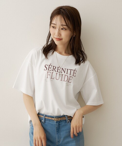 UNTITLED(アンタイトル)の「【丈感すっきり】ベロアプリントロゴT(Tシャツ/カットソー・レディース・チャコール/ホワイト系1/ベージュ系・00/02/04/44/48)」の1枚目の写真
