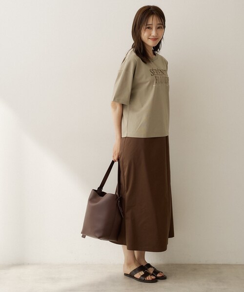UNTITLED(アンタイトル)の「【丈感すっきり】ベロアプリントロゴT(Tシャツ/カットソー・レディース・チャコール/ホワイト系1/ベージュ系・00/02/04/44/48)」の15枚目の写真