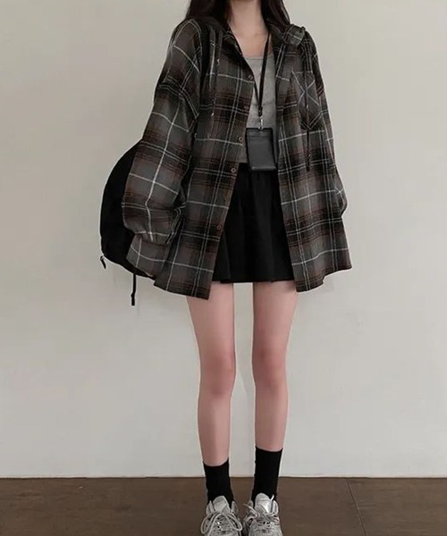 GLAMOROUS JANE(グラマラスジェーン)の「オーバーサイズチェックフード付シャツ(シャツ/ブラウス・レディース・ブラウン/グレー・FREE)」の6枚目の写真