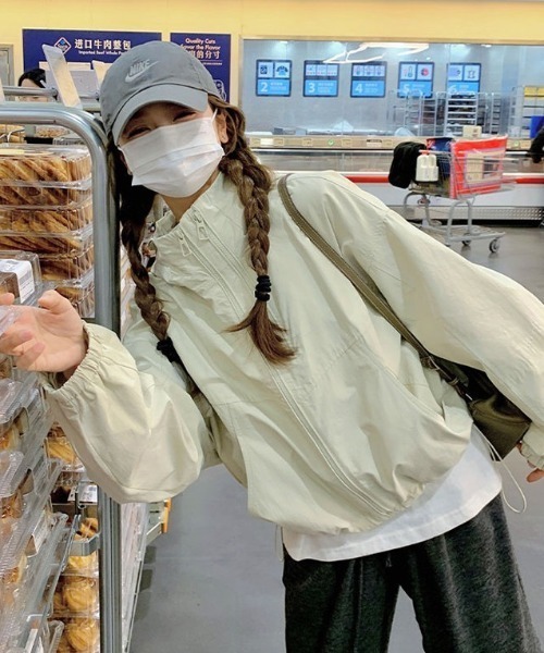yuue' ( wear )(ユーイ)の「オーバーサイズマウンテンパーカー/ライトフーディージャケット(マウンテンパーカー・レディース・ブラック/アイボリー・FREE)」の8枚目の写真