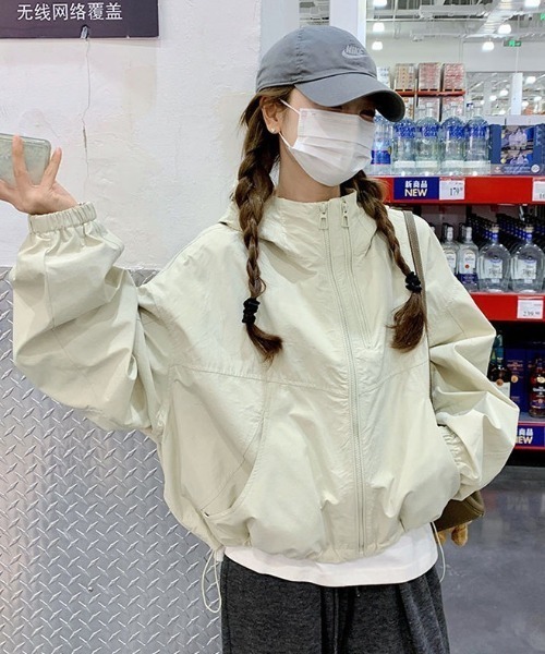 yuue' ( wear )(ユーイ)の「オーバーサイズマウンテンパーカー/ライトフーディージャケット(マウンテンパーカー・レディース・ブラック/アイボリー・FREE)」の4枚目の写真