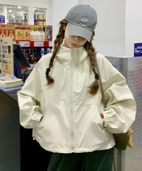 yuue' ( wear )(ユーイ)の「オーバーサイズマウンテンパーカー/ライトフーディージャケット(マウンテンパーカー・レディース・ブラック/アイボリー・FREE)」の6枚目の写真