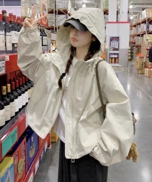 yuue' ( wear )(ユーイ)の「オーバーサイズマウンテンパーカー/ライトフーディージャケット(マウンテンパーカー・レディース・ブラック/アイボリー・FREE)」の3枚目の写真