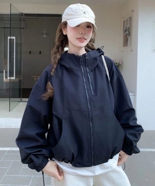 yuue' ( wear )(ユーイ)の「オーバーサイズマウンテンパーカー/ライトフーディージャケット(マウンテンパーカー・レディース・ブラック/アイボリー・FREE)」の18枚目の写真