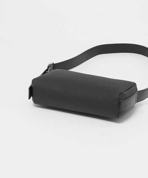 BEAUTY&YOUTH UNITED ARROWS（ビューティーアンドユースユナイテッドアローズ）の「“Emboss Bag Series” クロス ショルダー バッグ（ショルダーバッグ・メンズ・ブラック・FREE）」の8枚目の写真
