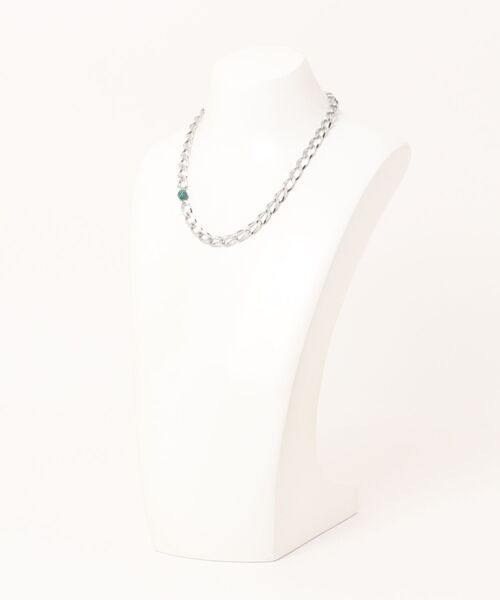 Now me. by NYLON JAPAN(ナウミーバイナイロンジャパン)の「【NEI/NOR】ランダムカットストーン&デザインチェーンネックレス(ネックレス・レディース・レッド/ブラック/グリーン・FREE)」の4枚目の写真