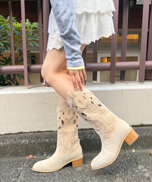 w closet(ダブルクローゼット)の「カッティングウエスタンブーツ(ブーツ・レディース・ベージュ/ブラウン・LARGE/MEDIUM)」の2枚目の写真