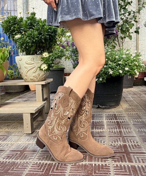 w closet(ダブルクローゼット)の「カッティングウエスタンブーツ(ブーツ・レディース・ベージュ/ブラウン・LARGE/MEDIUM)」の4枚目の写真