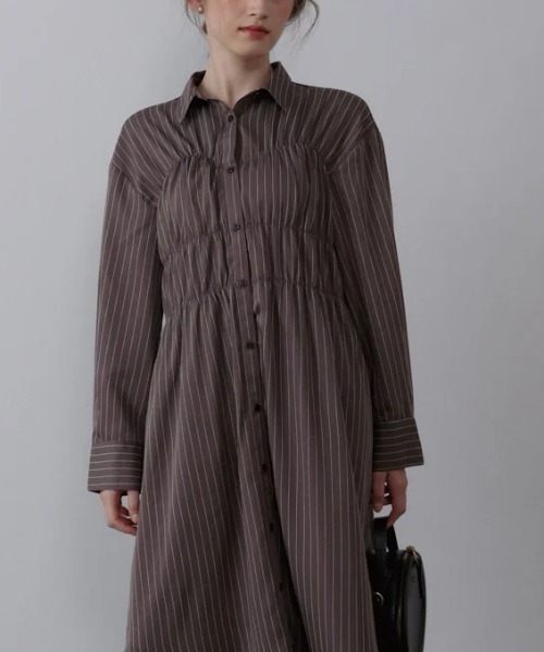Bab(バブ)の「【選べるサイズ展開】ストライプビスチェ風シャツワンピース(シャツワンピース・レディース・グレイッシュベージュ/ブラウン/アイボリー・MEDIUM/SMALL/LARGE)」の1枚目の写真