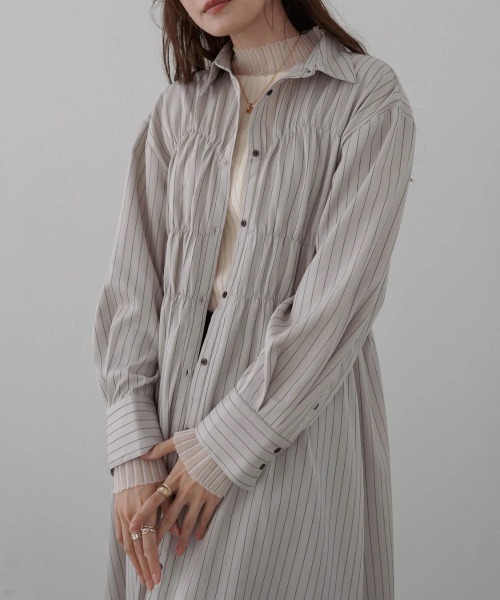 Bab(バブ)の「【選べるサイズ展開】ストライプビスチェ風シャツワンピース(シャツワンピース・レディース・グレイッシュベージュ/ブラウン/アイボリー・MEDIUM/SMALL/LARGE)」の3枚目の写真