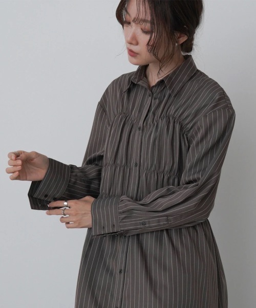 Bab(バブ)の「【選べるサイズ展開】ストライプビスチェ風シャツワンピース(シャツワンピース・レディース・グレイッシュベージュ/ブラウン/アイボリー・MEDIUM/SMALL/LARGE)」の20枚目の写真