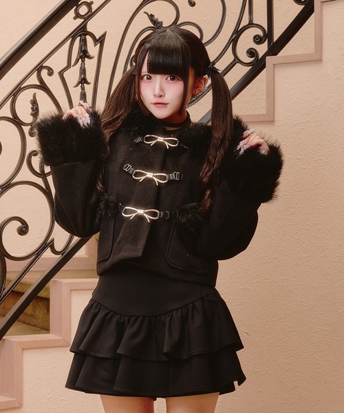 Pal elfy（パルエルフィー）の「フード付きショートダッフルコート（ダッフルコート・レディース・ブラック/ブラック系その他/オフホワイト・フリー）」の2枚目の写真