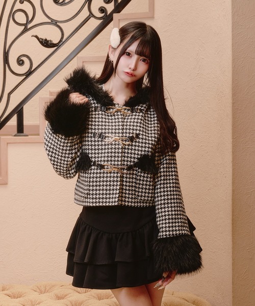 Pal elfy（パルエルフィー）の「フード付きショートダッフルコート（ダッフルコート・レディース・ブラック/ブラック系その他/オフホワイト・フリー）」の14枚目の写真