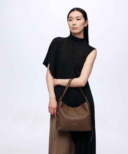 TREASURE TOPKAPI（トレジャートプカピ）の「【TREASURE TOPKAPI】シュリンクレザー ワンハンドル 2WAY ミニ ショルダーバッグ（ショルダーバッグ・レディース・ブラック/ブラウン/グレイッシュベージュ・FREE）」の5枚目の写真